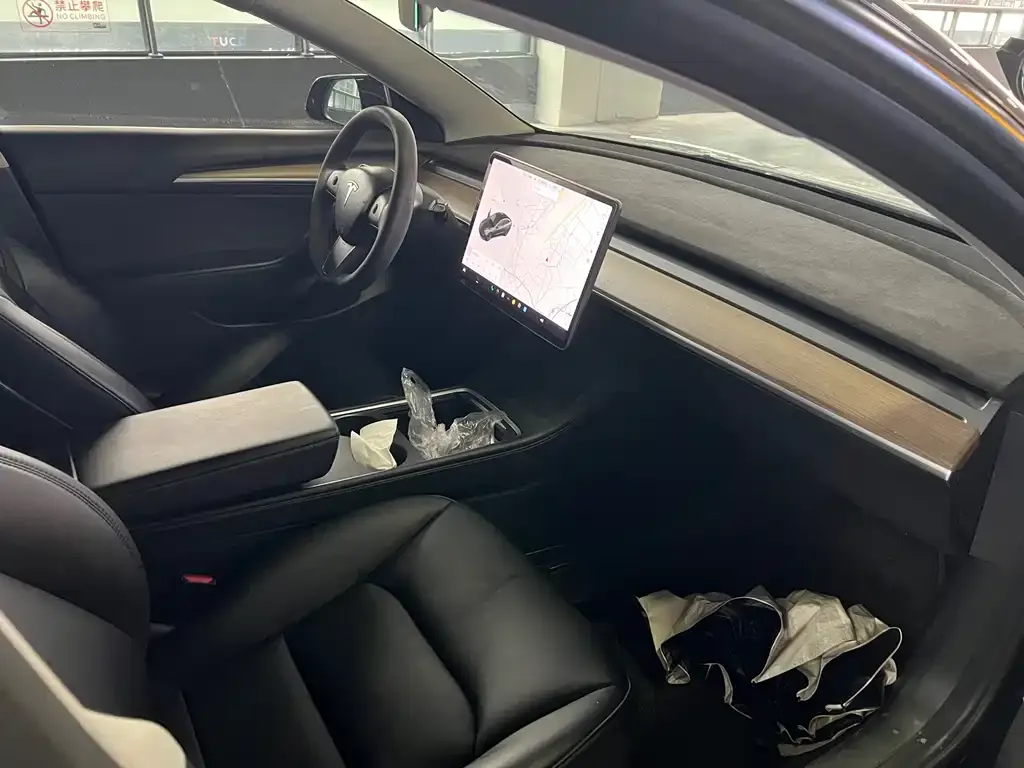 Tesla Model 3 — фото 6