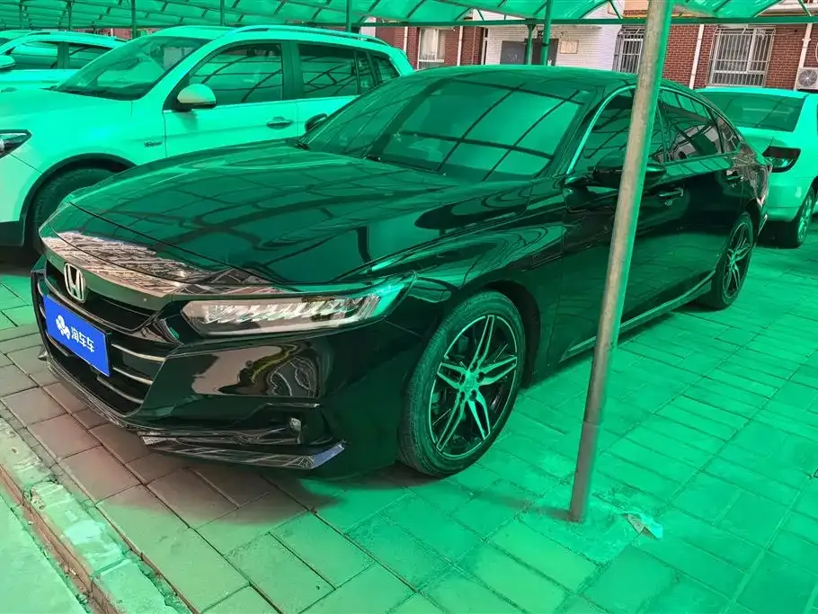 Honda Accord — фото 1