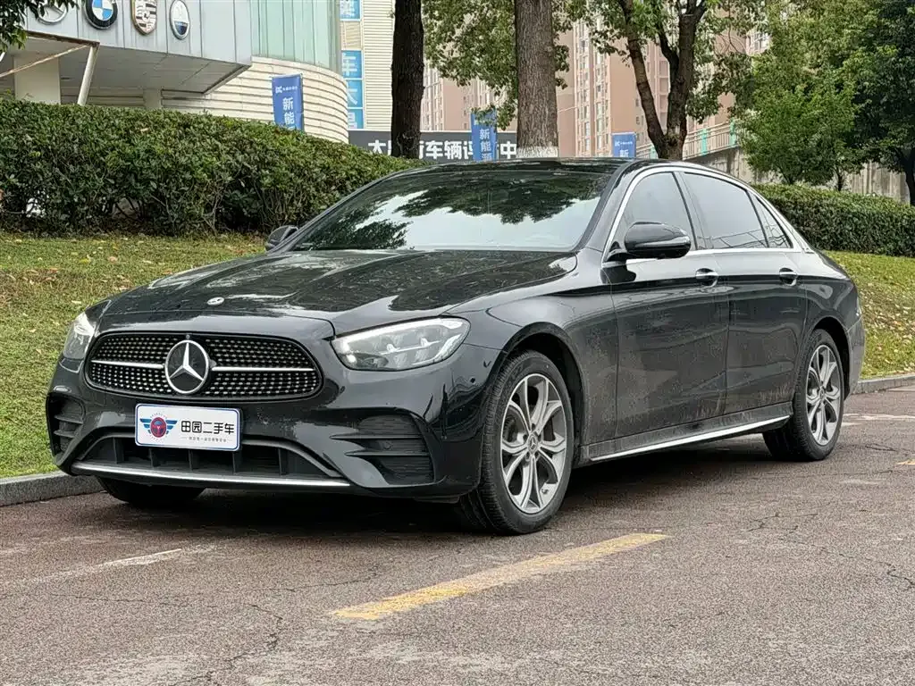 Mercedes-Benz E-Class — фото 1