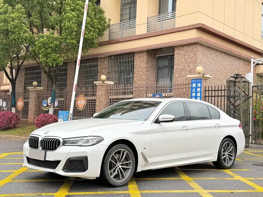 BMW 5 Series — фото 1