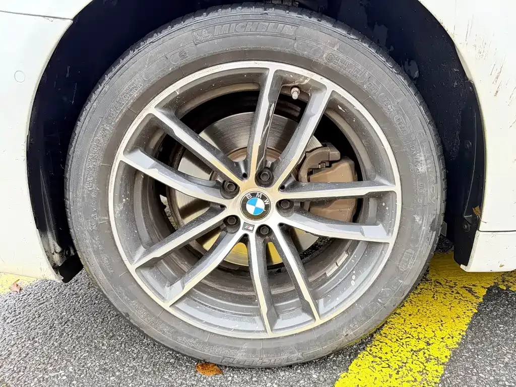 BMW 5 Series — фото 10