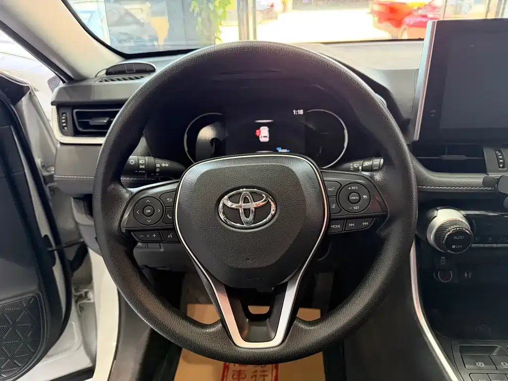 Toyota RAV4 — фото 9