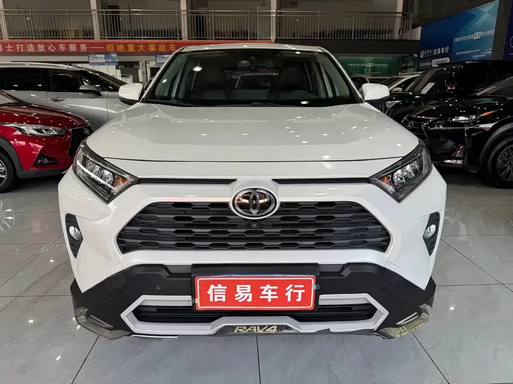 Toyota RAV4 — фото 8