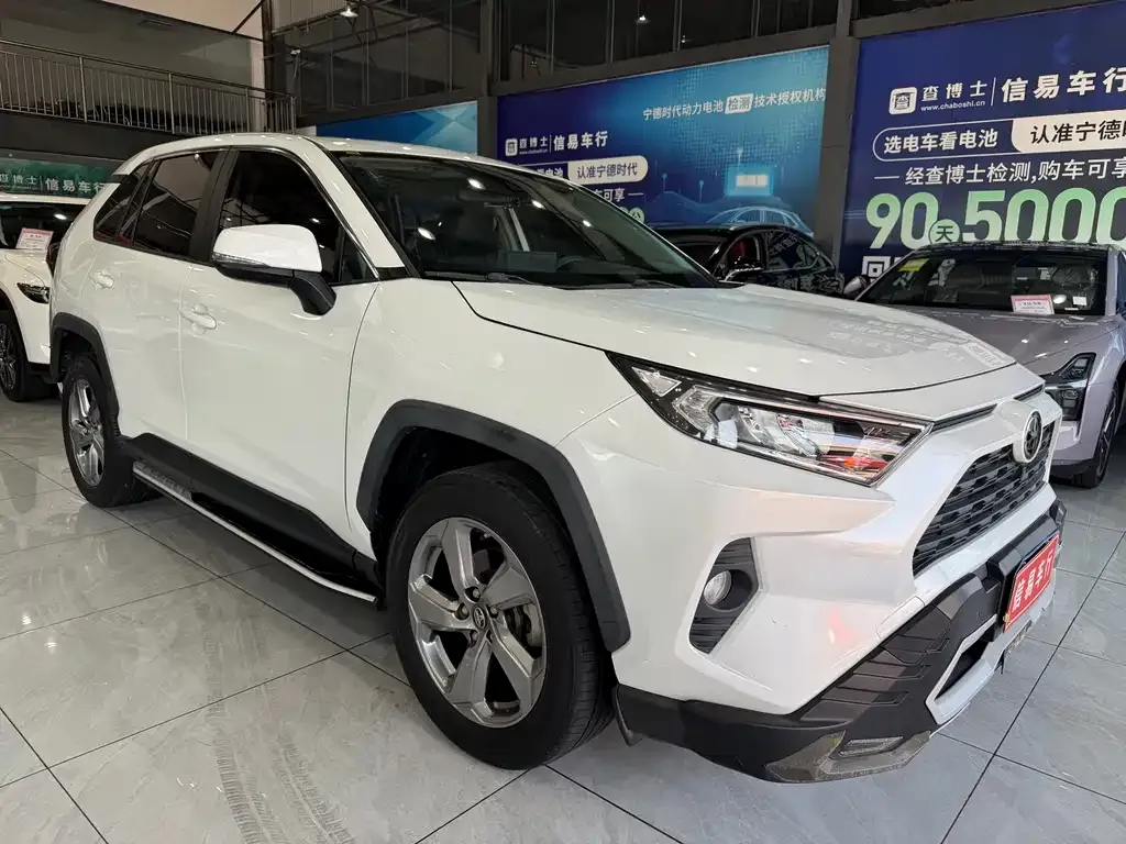 Toyota RAV4 — фото 10