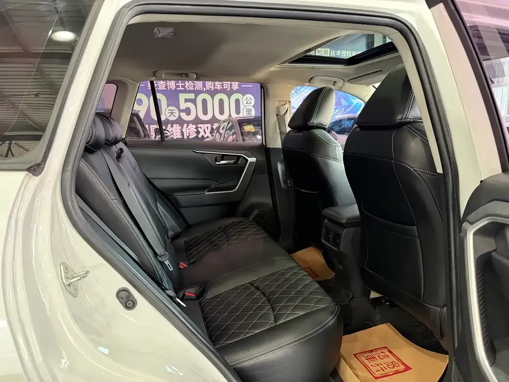Toyota RAV4 — фото 4