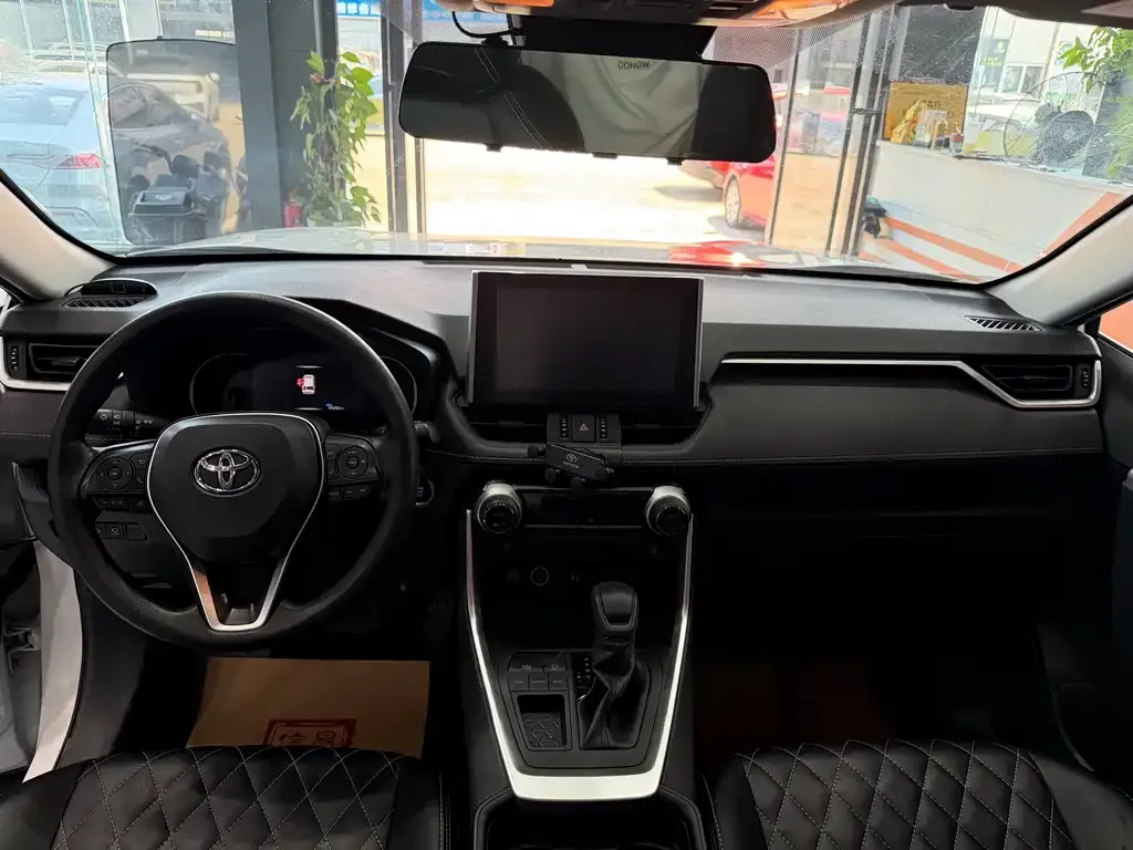 Toyota RAV4 — фото 2