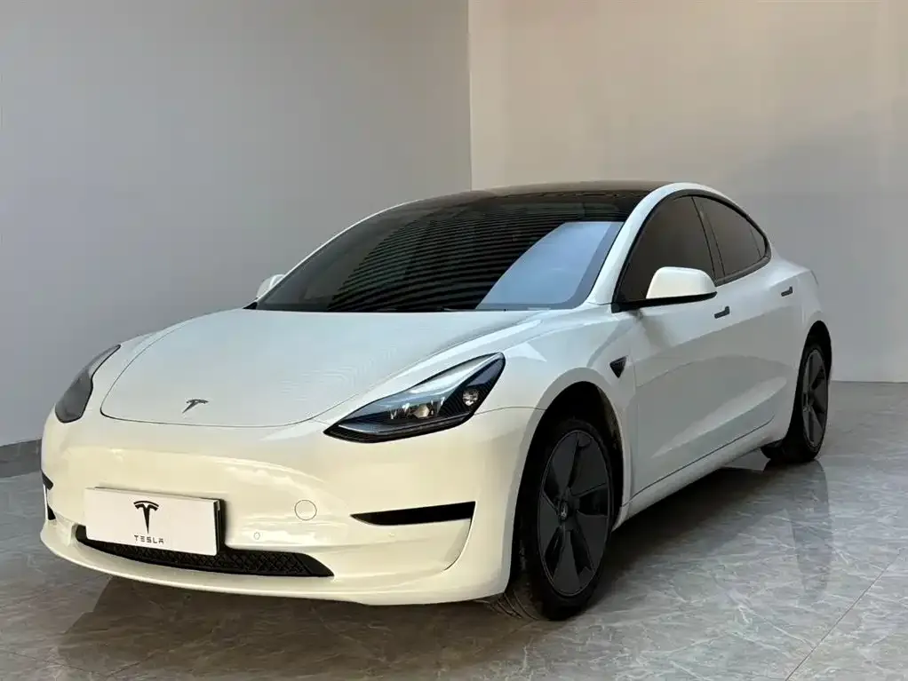 Tesla Model 3 — фото 1