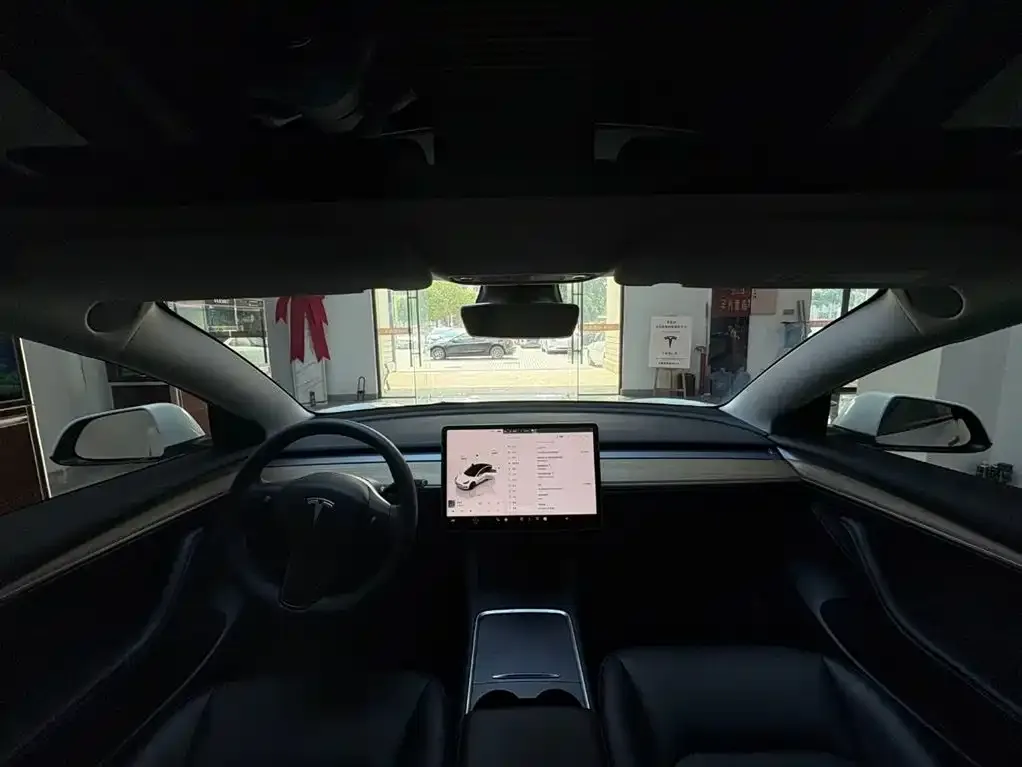 Tesla Model 3 — фото 2