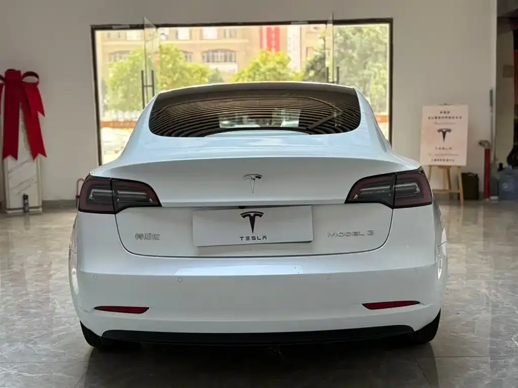 Tesla Model 3 — фото 4