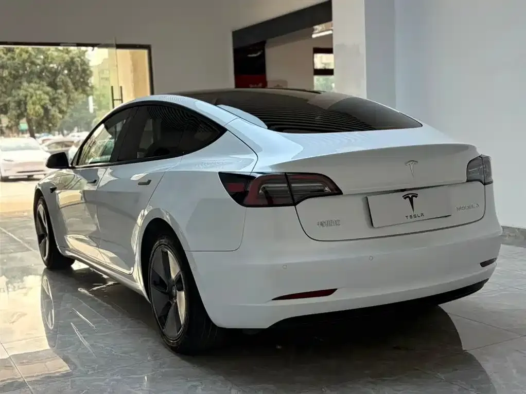 Tesla Model 3 — фото 5