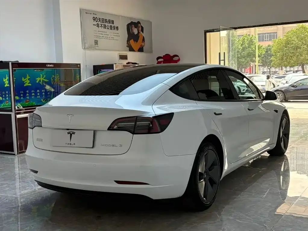 Tesla Model 3 — фото 9
