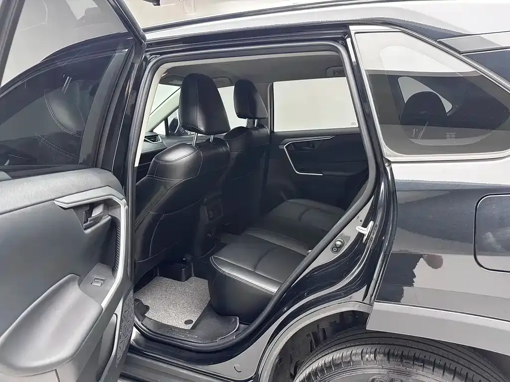Toyota RAV4 2023 из CN, фото 10