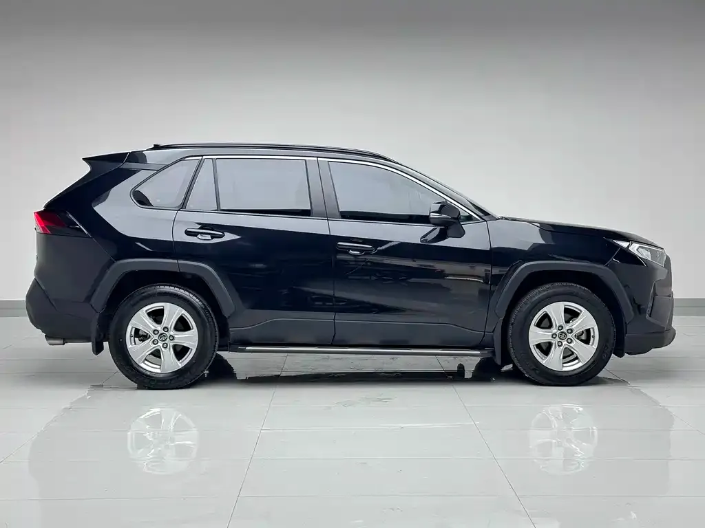 Toyota RAV4 2023 из CN, фото 3