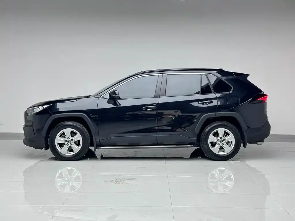 Toyota RAV4 2023 из CN, фото 2