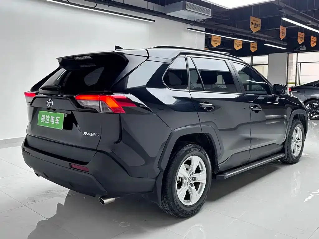 Toyota RAV4 2023 из CN, фото 8