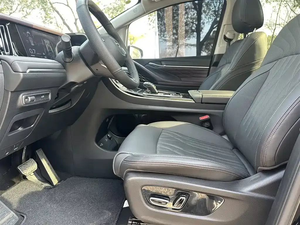 GAC Motor Trumpchi M8 — фото 10