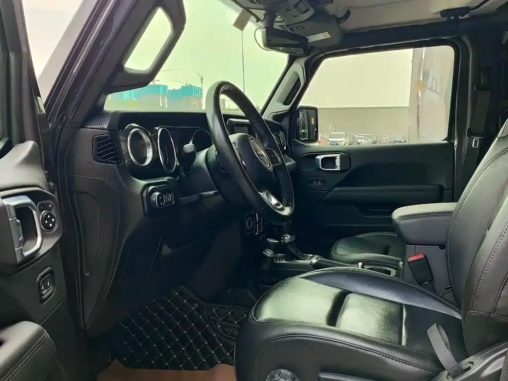 Jeep Wrangler — фото 10