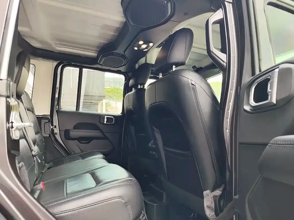 Jeep Wrangler — фото 2