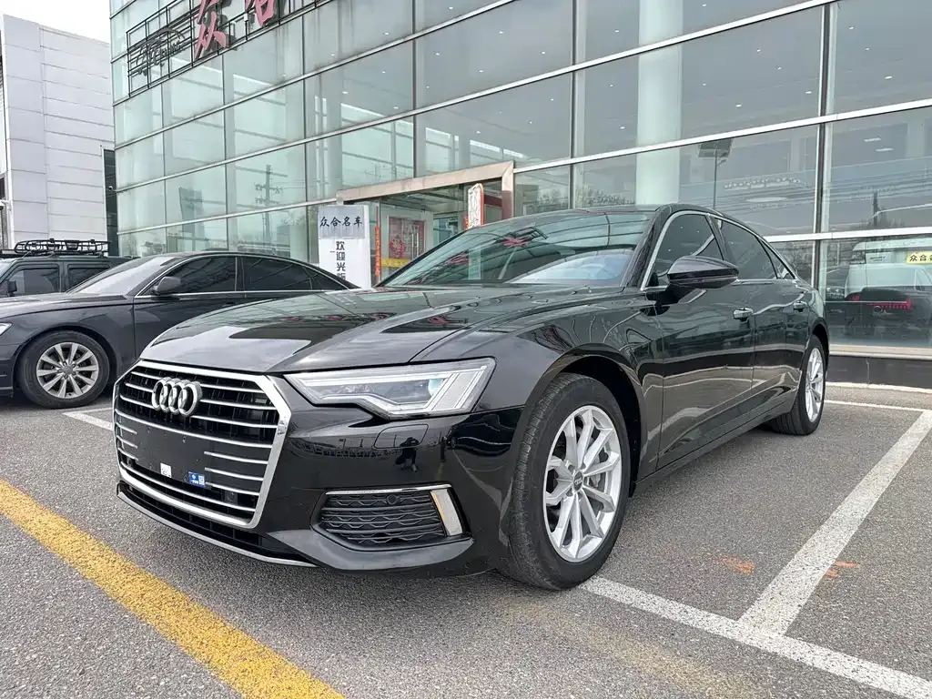Audi A6L — фото 1