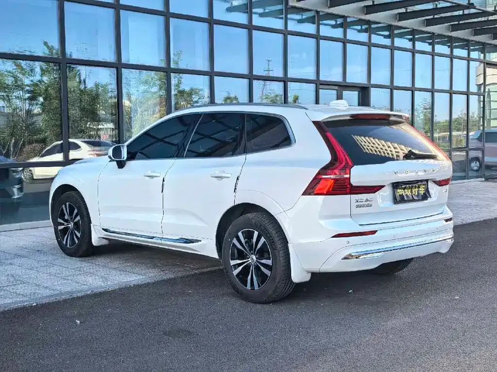 Volvo XC60 — фото 9