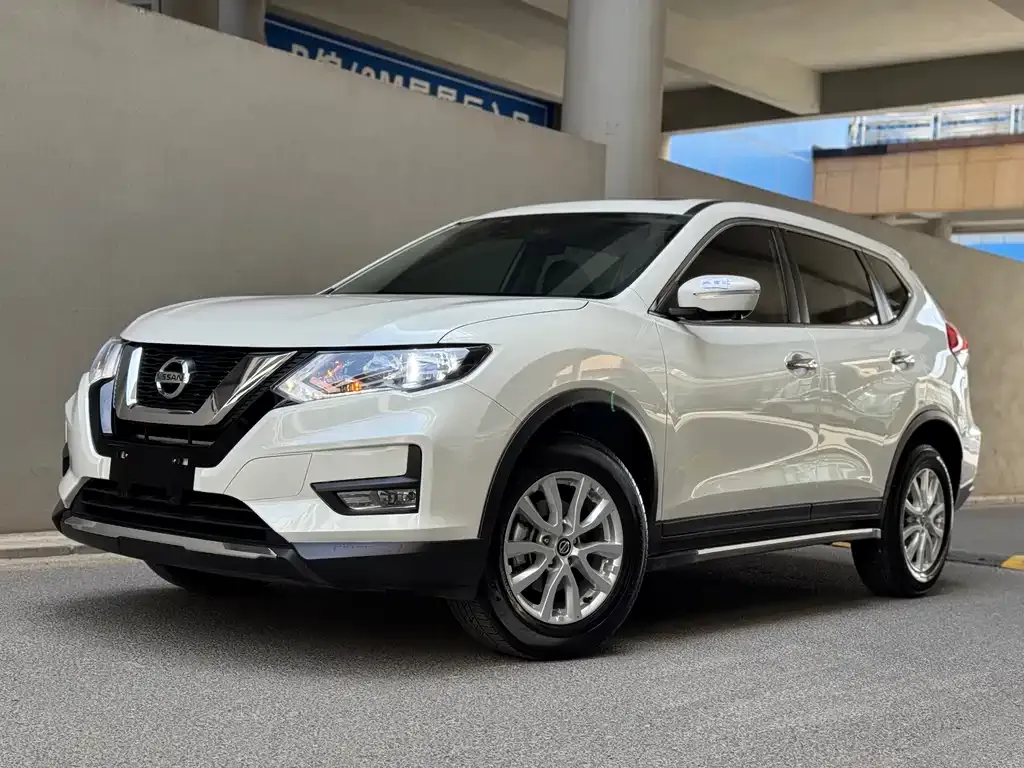 Nissan X-Trail — фото 1