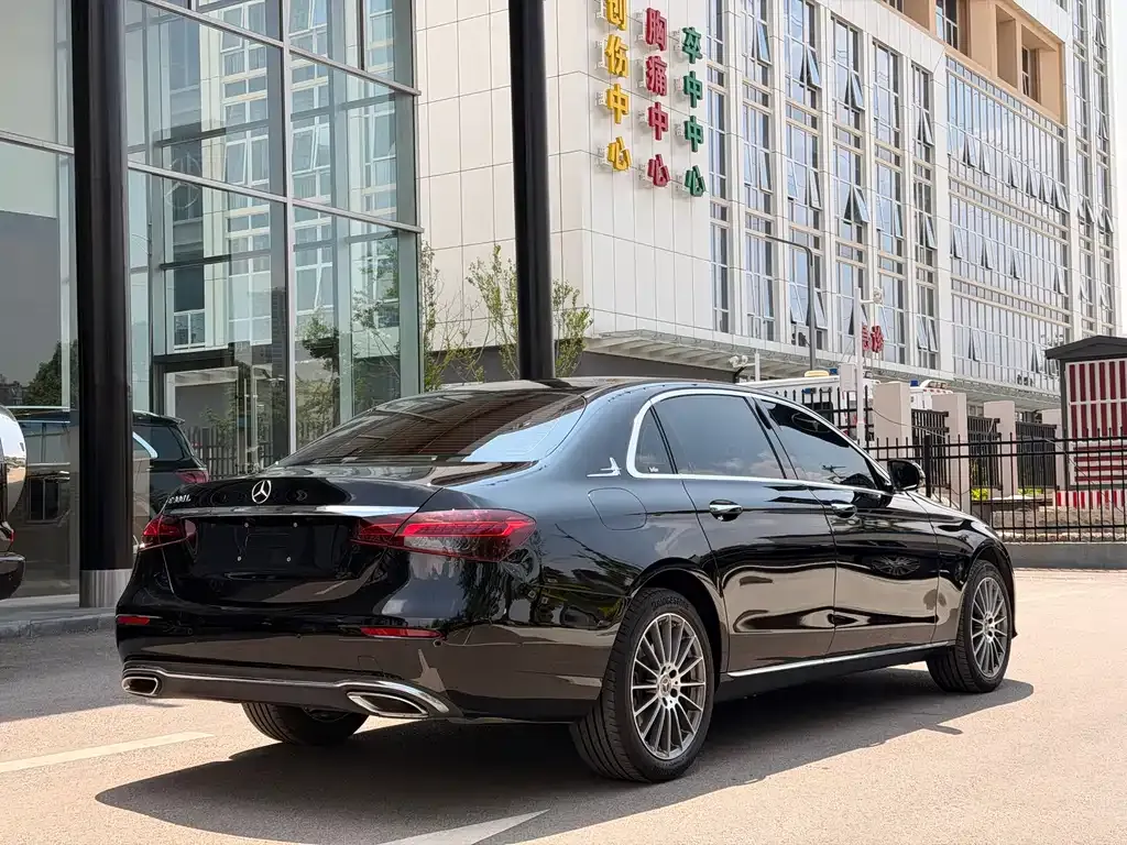 Mercedes-Benz E-Class — фото 8
