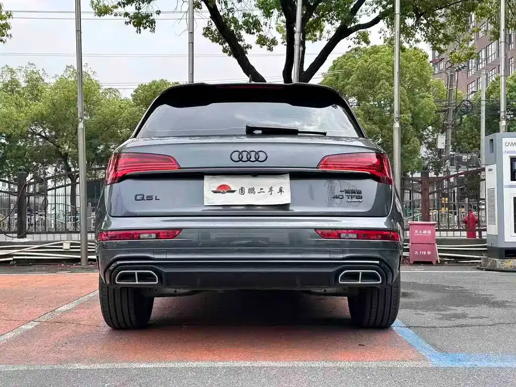 Audi Q5L — фото 10