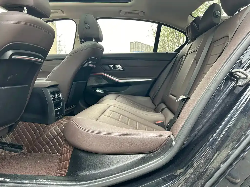BMW 3 Series 2021 из CN, фото 2