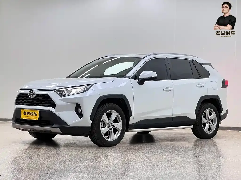 Toyota RAV4 — фото 1