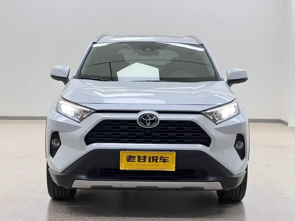 Toyota RAV4 — фото 7