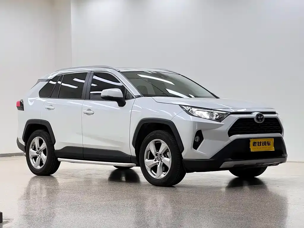 Toyota RAV4 — фото 8