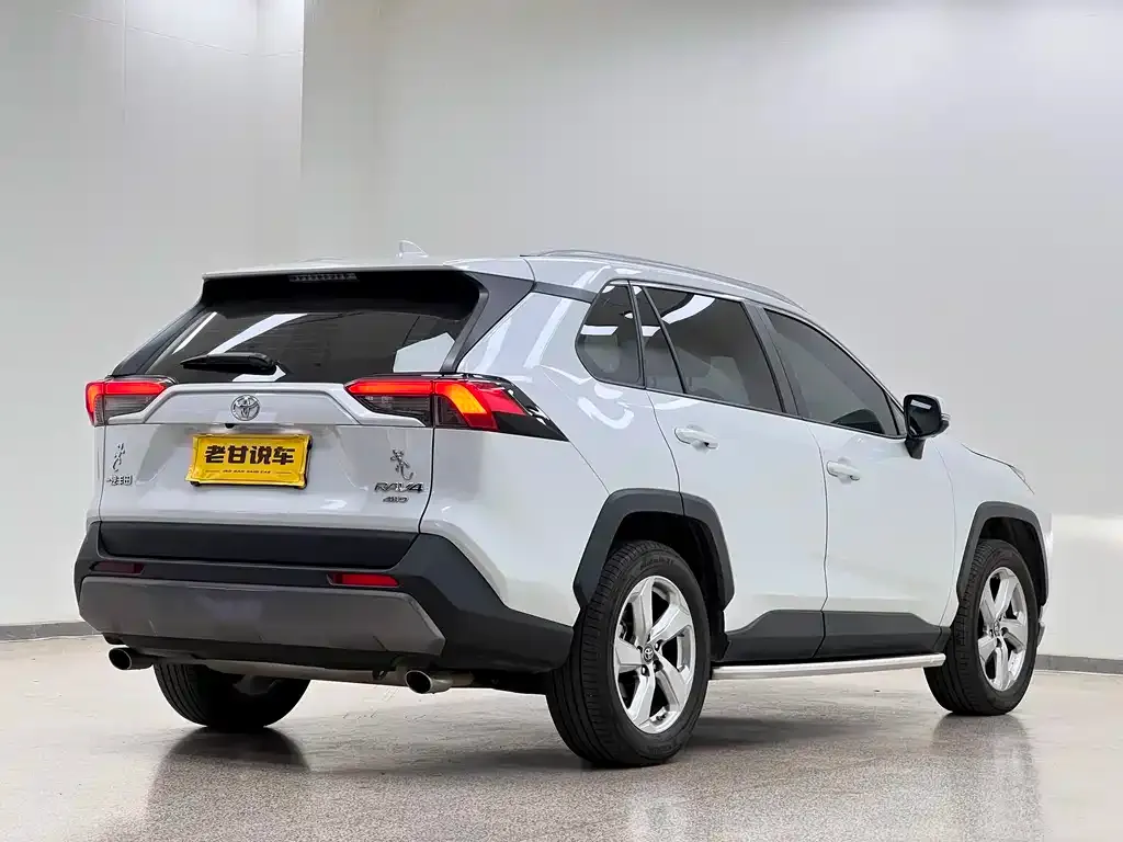 Toyota RAV4 — фото 6