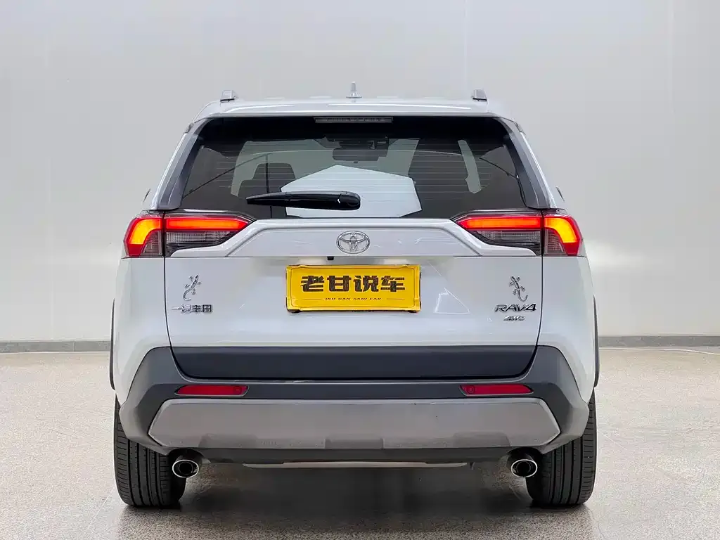Toyota RAV4 — фото 10