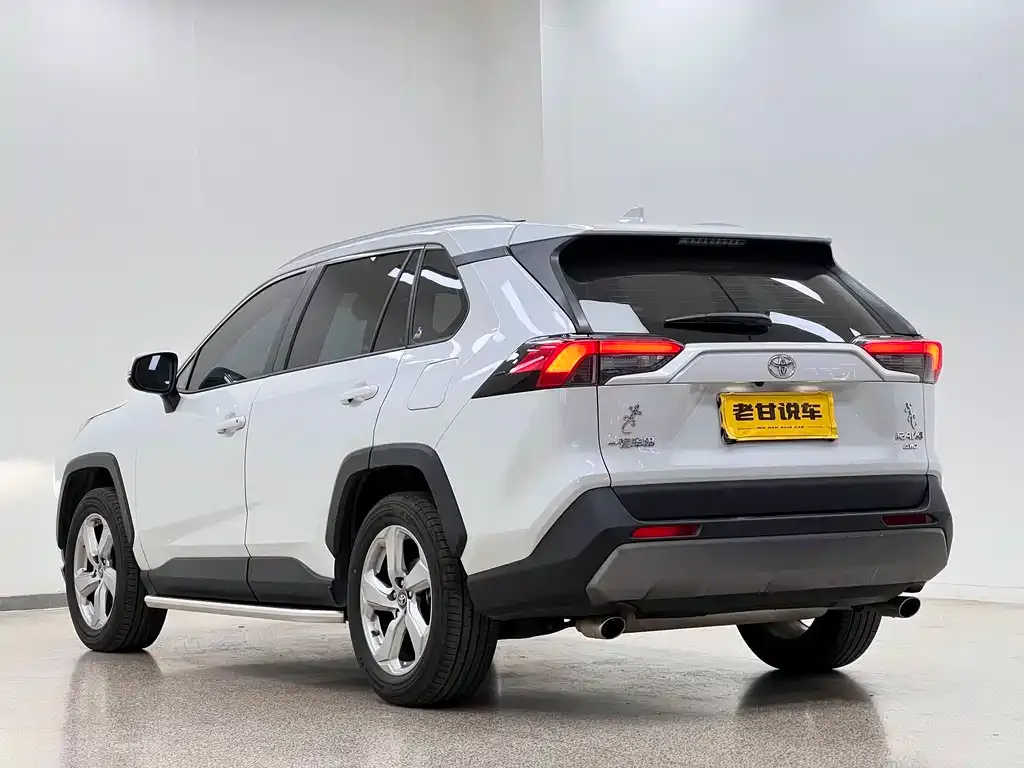 Toyota RAV4 — фото 4