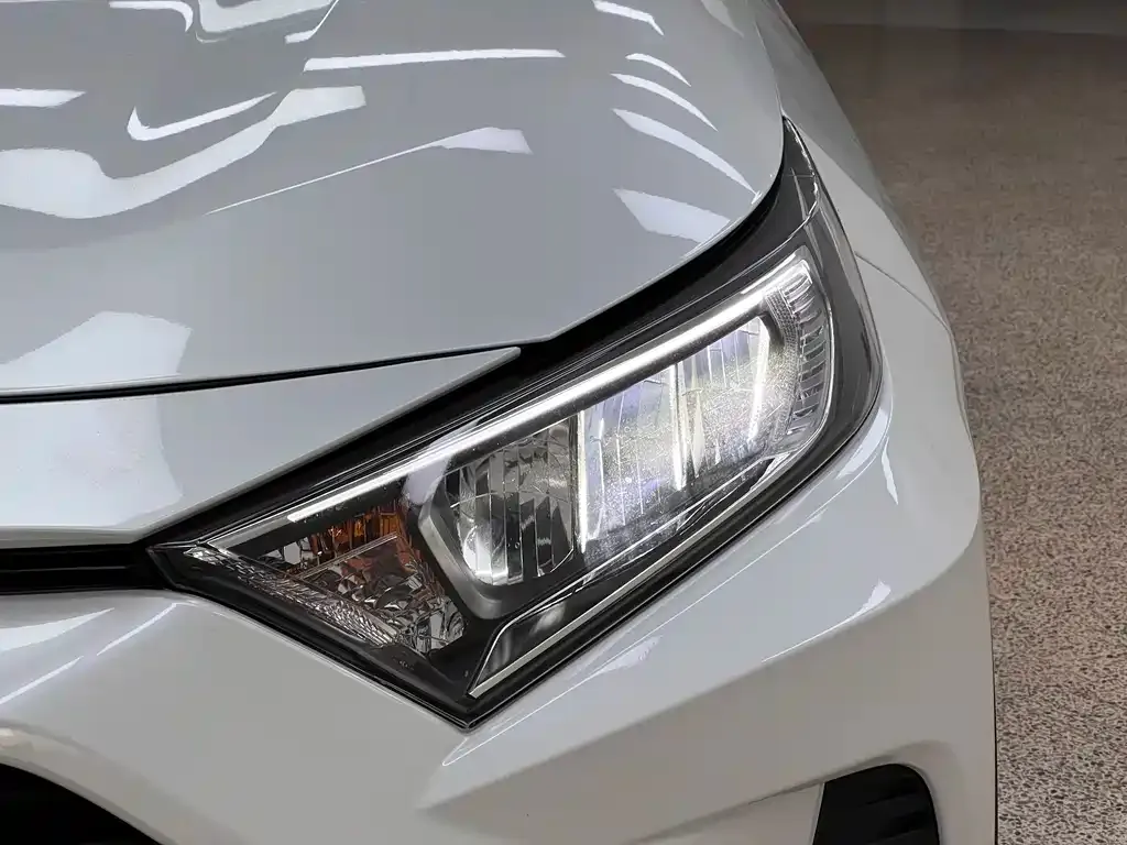 Toyota RAV4 — фото 3