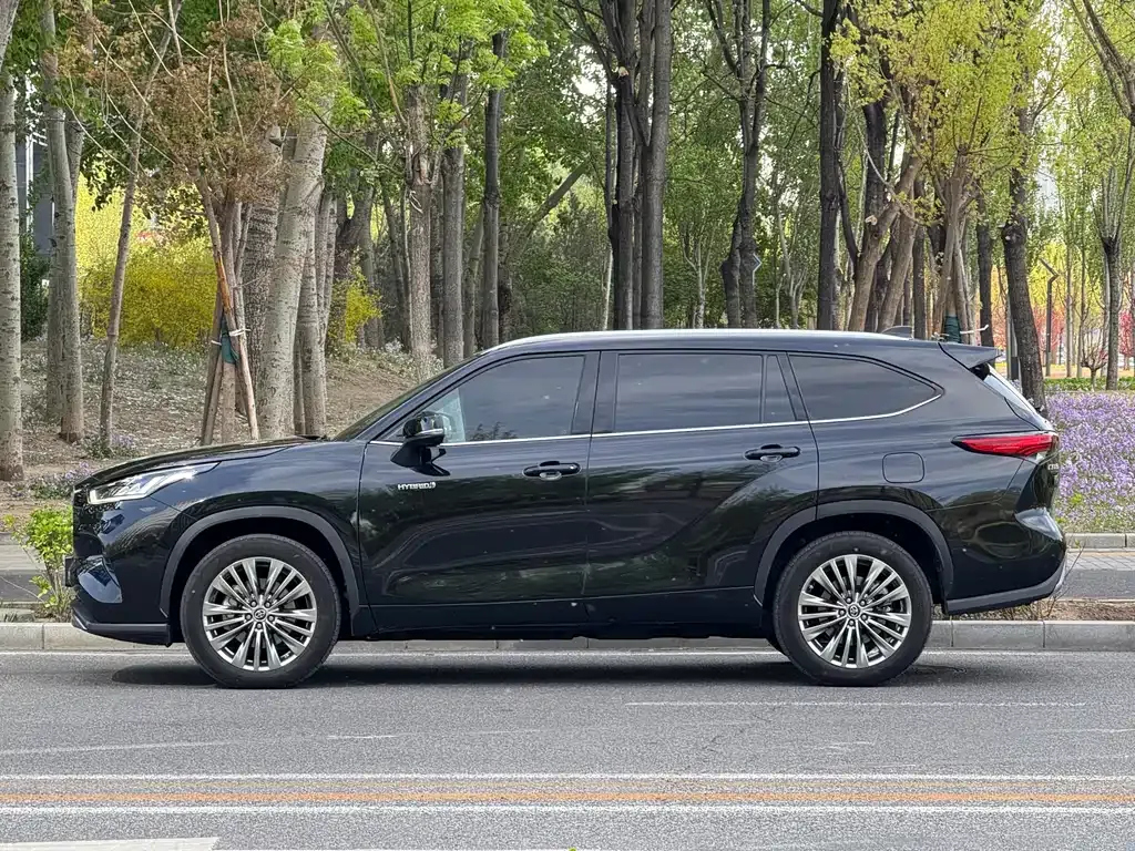Toyota Highlander — фото 5