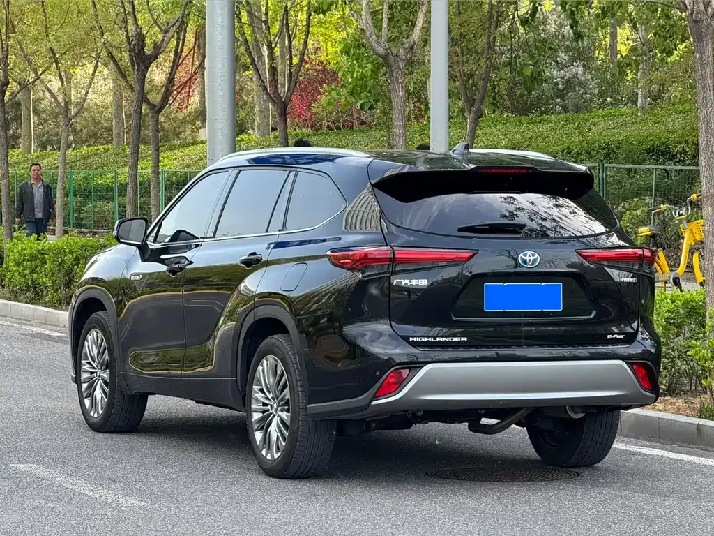 Toyota Highlander — фото 6