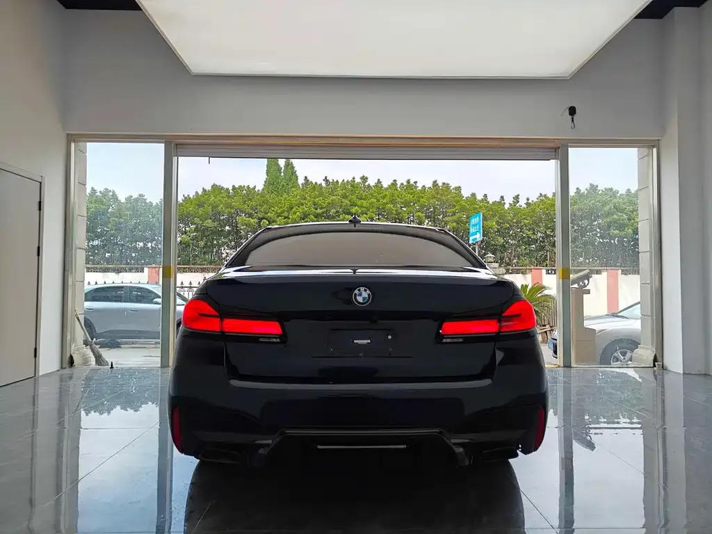 BMW 5 Series — фото 10
