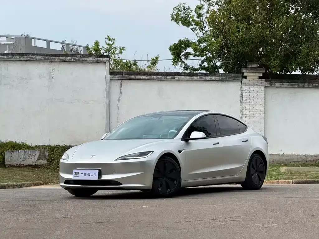Tesla Model 3 — фото 1