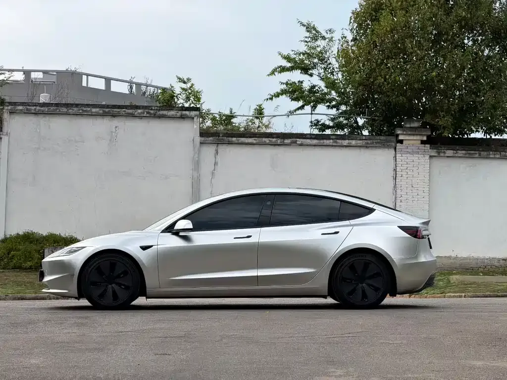 Tesla Model 3 — фото 7