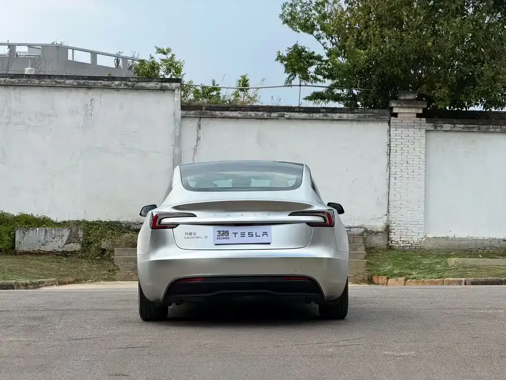 Tesla Model 3 — фото 3