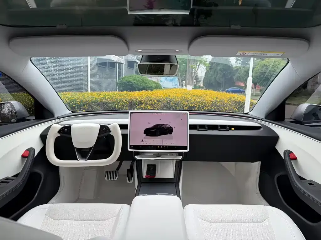 Tesla Model 3 — фото 4