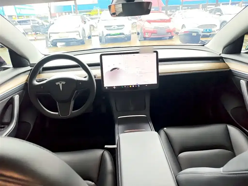 Tesla Model 3 — фото 4