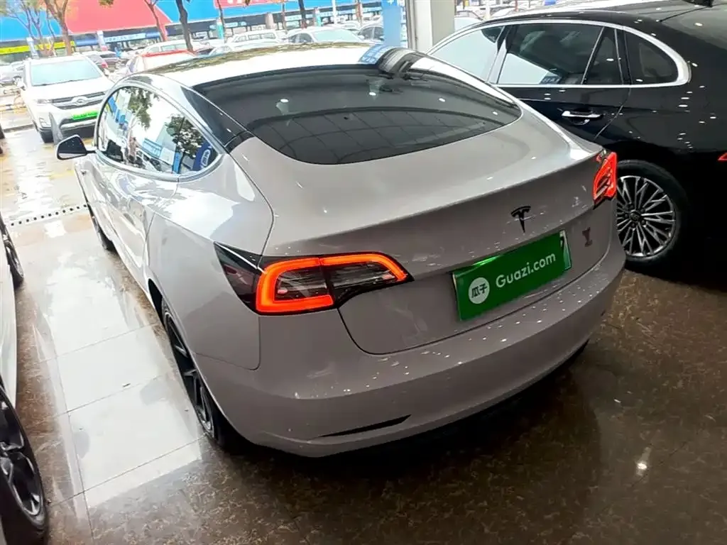 Tesla Model 3 — фото 3