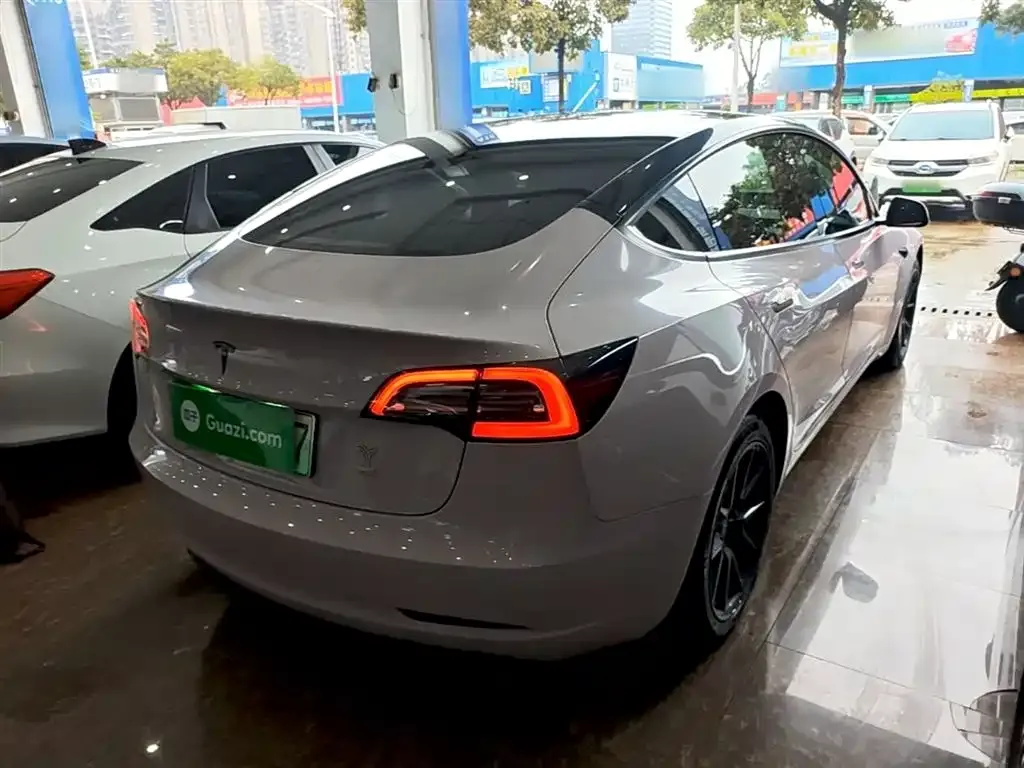 Tesla Model 3 — фото 6