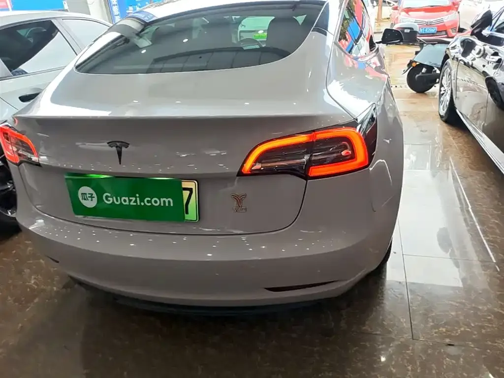 Tesla Model 3 — фото 5