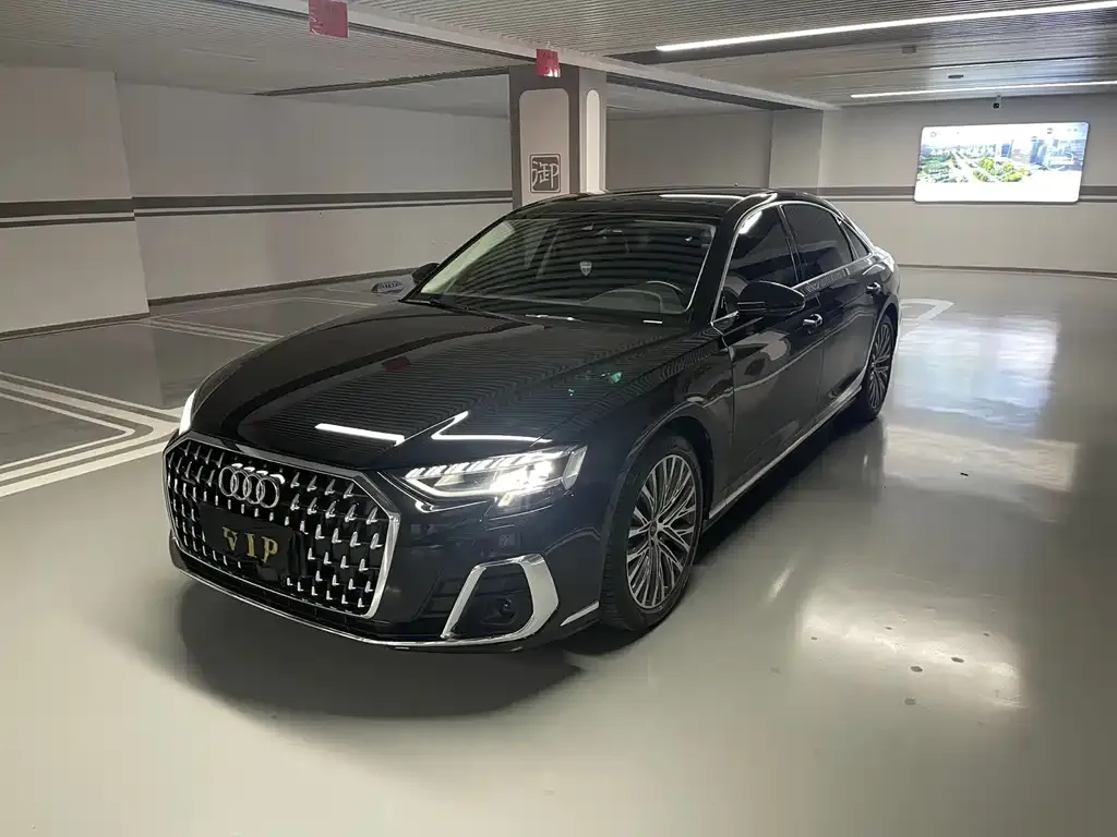 Audi A8 — фото 1