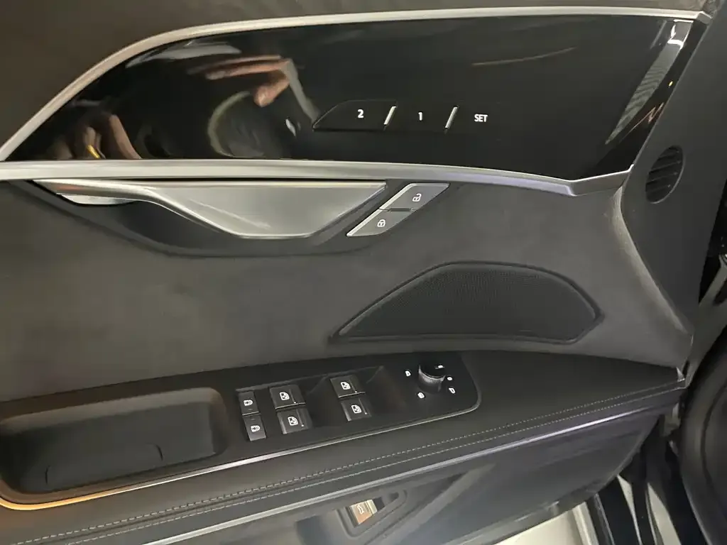 Audi A8 — фото 2