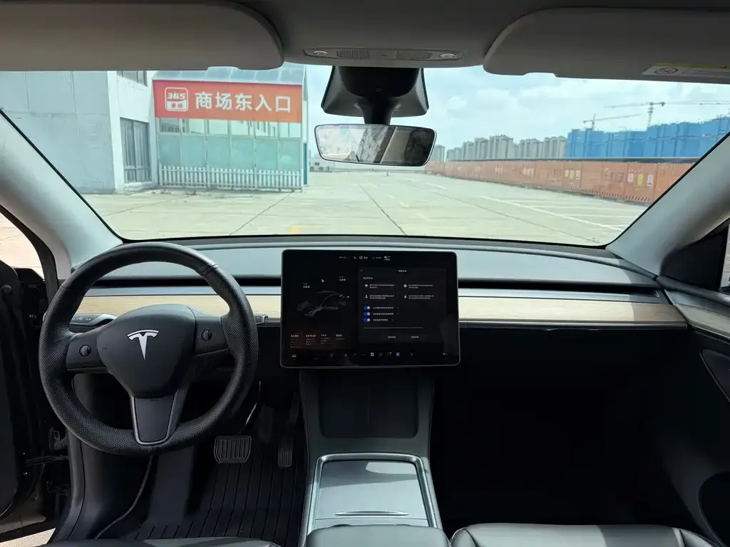 Tesla Model Y — фото 2