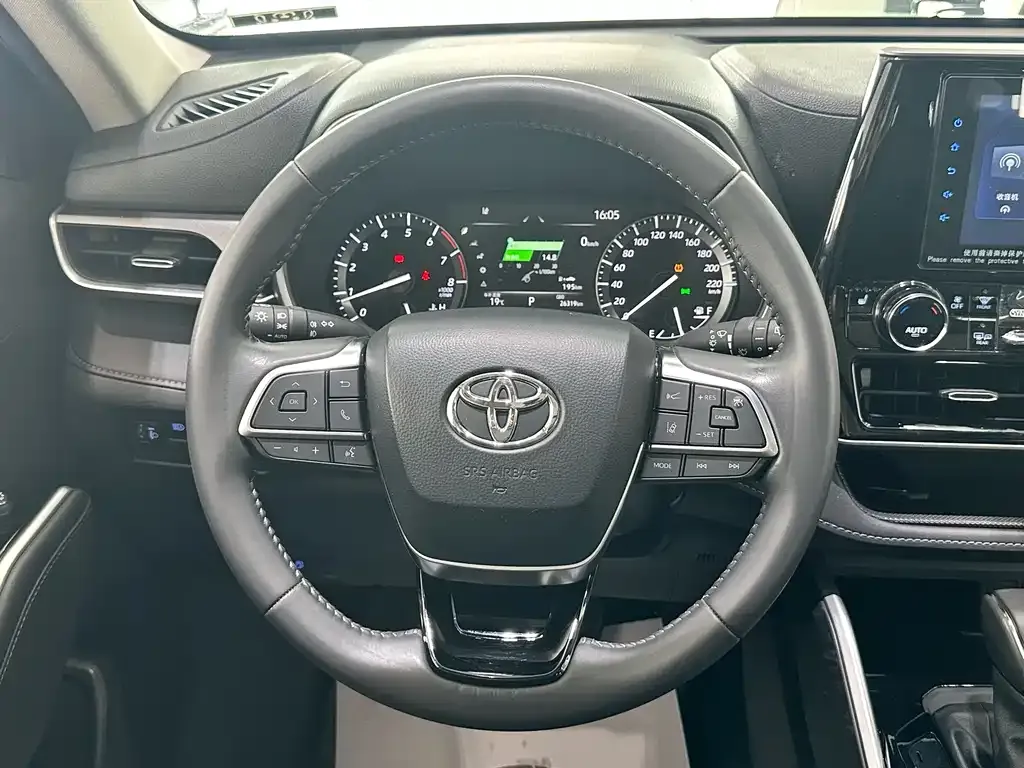 Toyota Highlander — фото 10